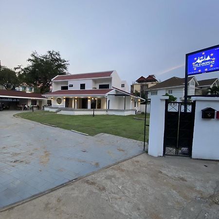 Hotel The European Chiang Mai Extérieur photo