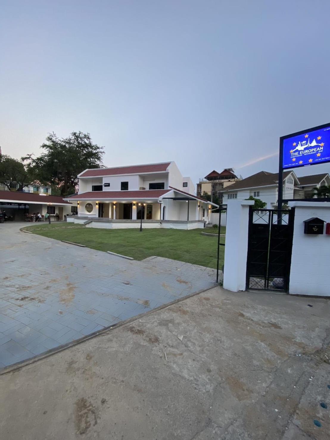 Hotel The European Chiang Mai Extérieur photo